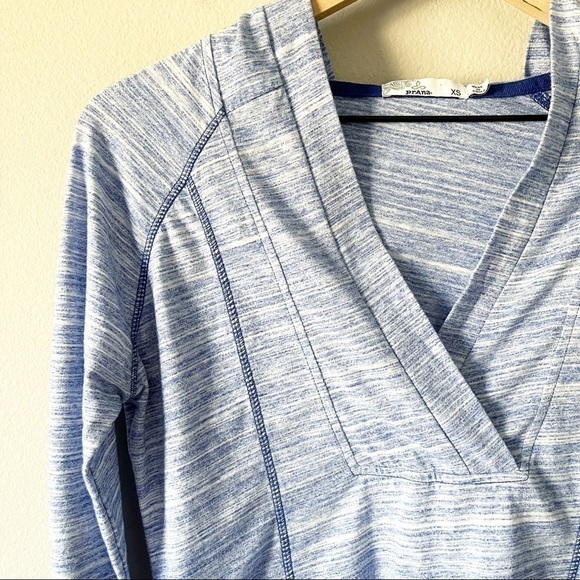 PrAna Living Demi Hooded Athletic Top Heathered Blue Jay Size XS Thumbholes EUC - Picture 3 of 12